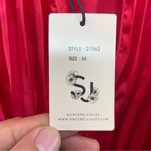 Sincerely Jules Dress Size M Hot Pink Sleeveless V-Neck Pleated Fit & Flare NWT - Picture 12 of 13